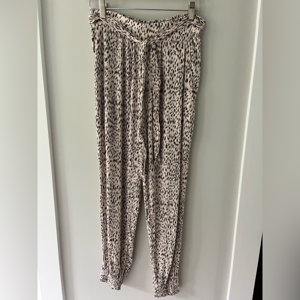 Dress Forum Flowy Cheetah Print Pants Size Small